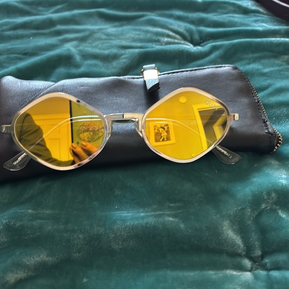 Quay x Kylie collab sunglasses - Picture 2 of 6